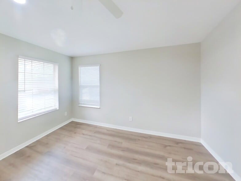 Building Photo - 16651 Midsummer Ln