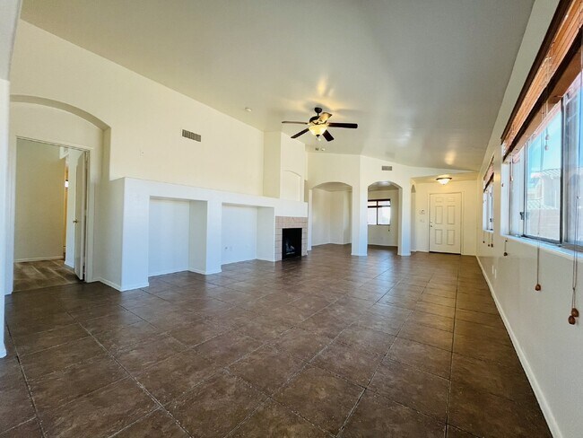 Building Photo - "Charming 3-Bedroom Oasis with 2 Full Baths in Buckeye - 1574 Sq Ft of Comfort!"