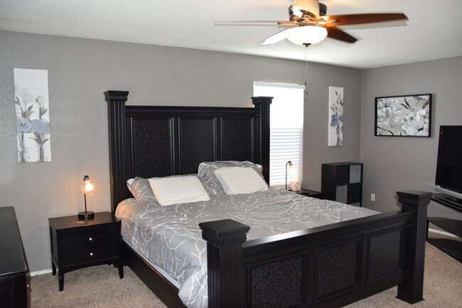 Building Photo - 8765 Country Pines Ave