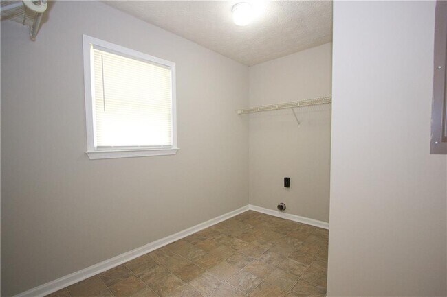 Building Photo - 2421 Sherrie Ln SW