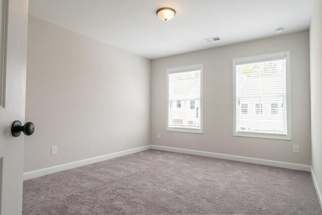 Building Photo - 3361 Verdi Ln