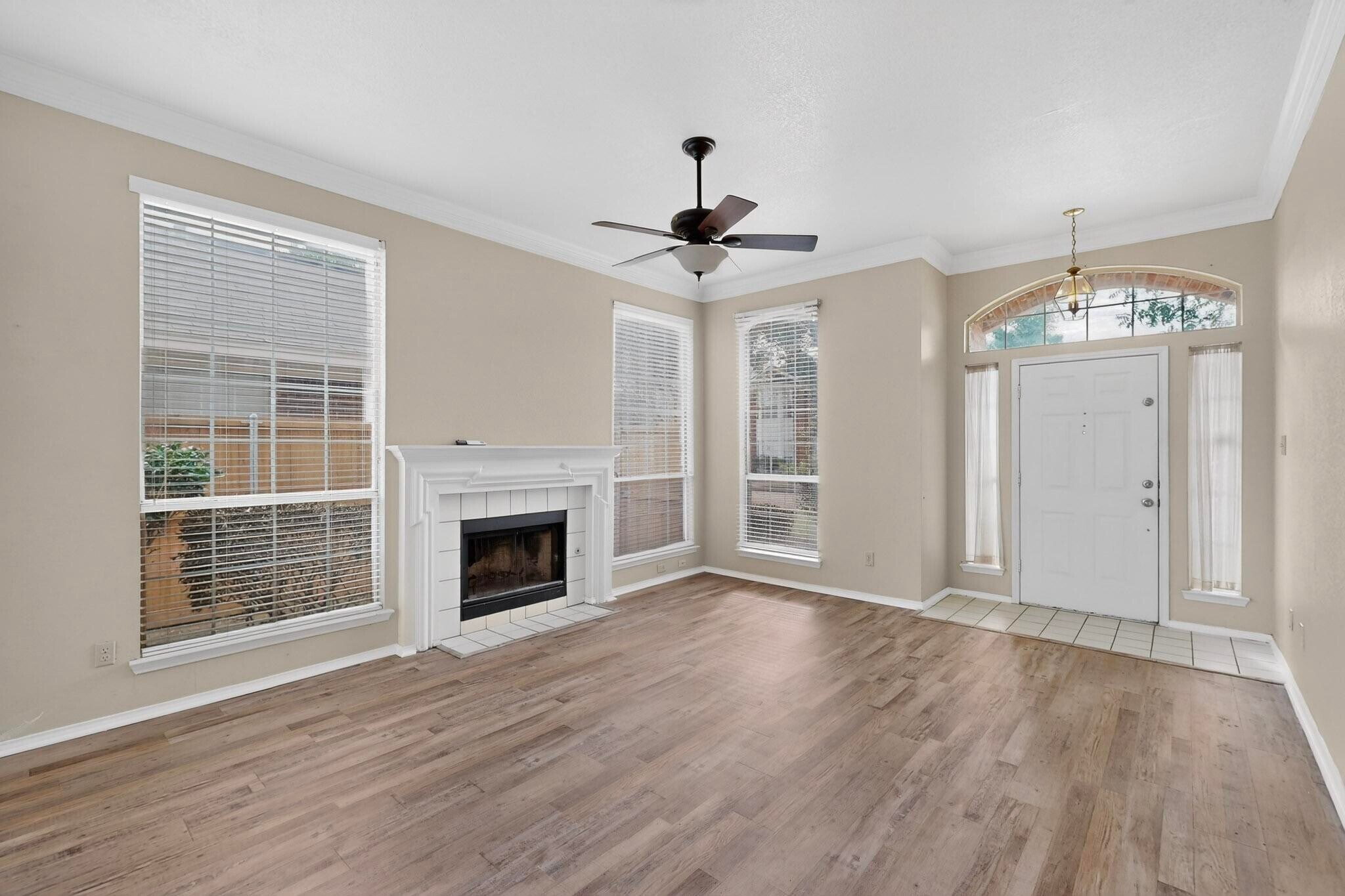 Building Photo - 636 Raintree Cir