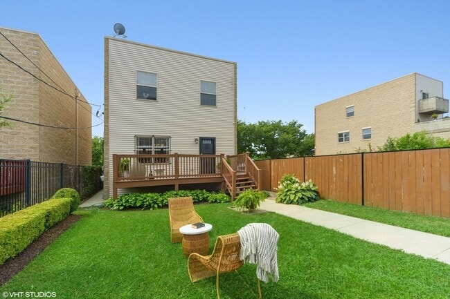 Building Photo - 2042 W Warren Blvd