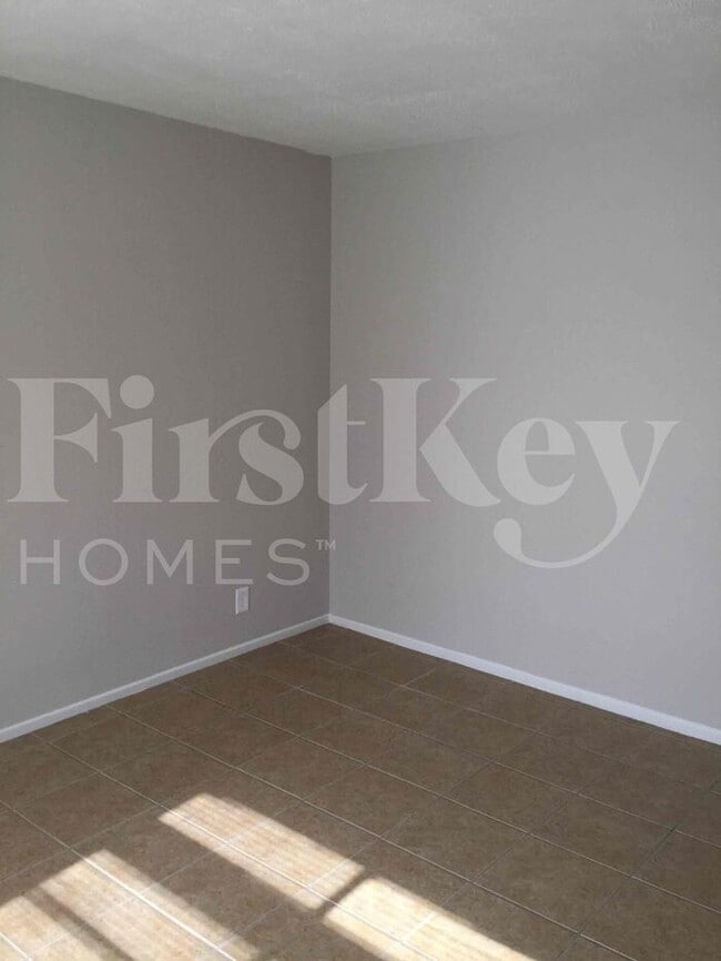 Building Photo - 2368 Valley Dr