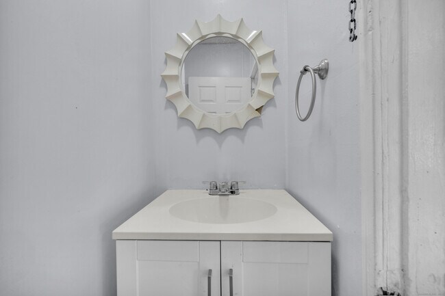 Building Photo - 223 Lawlor St