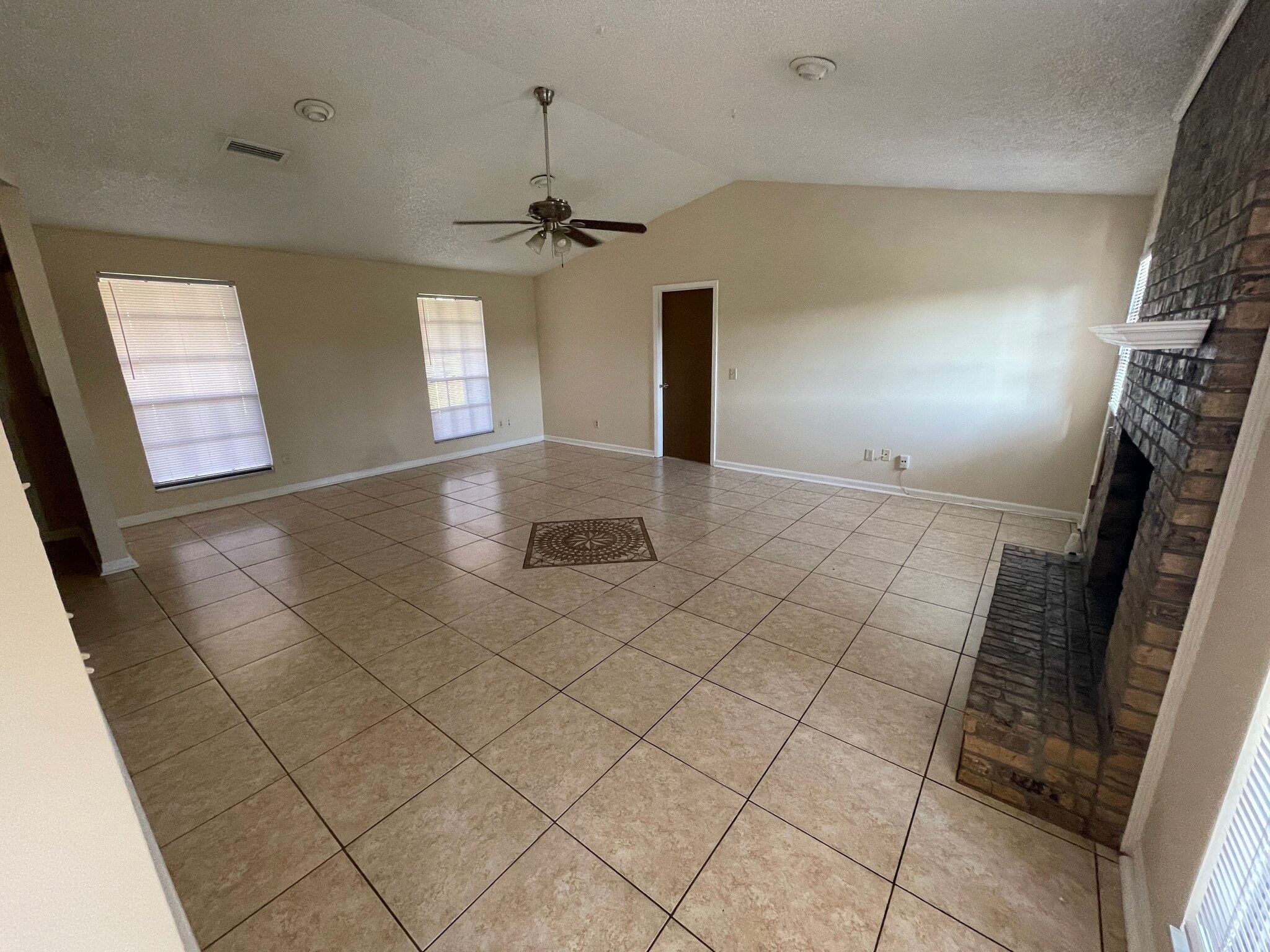 Building Photo - 2679 Aberdeen Ct