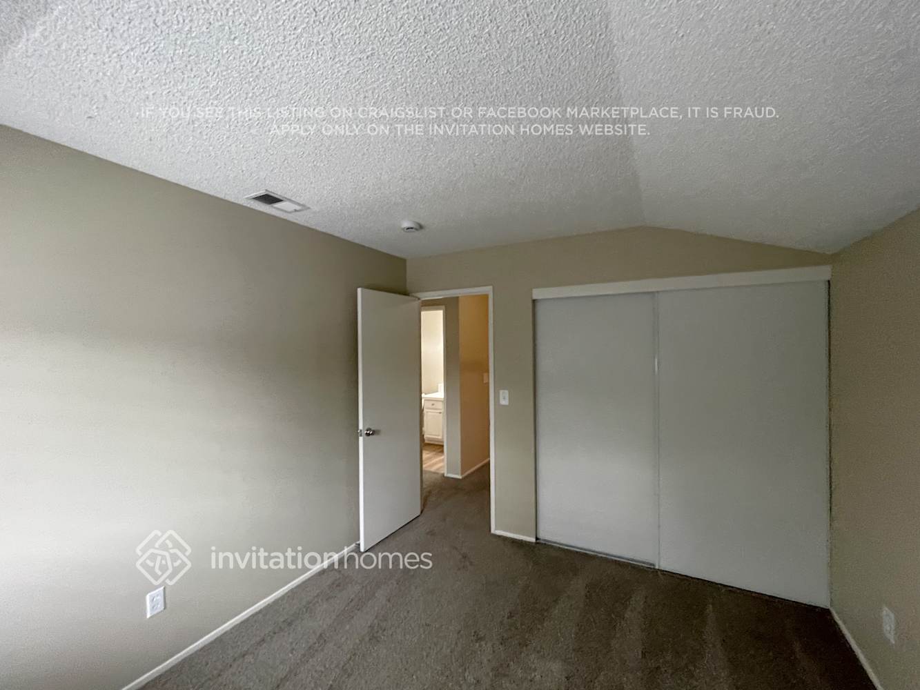 Building Photo - 112 Royal Ct