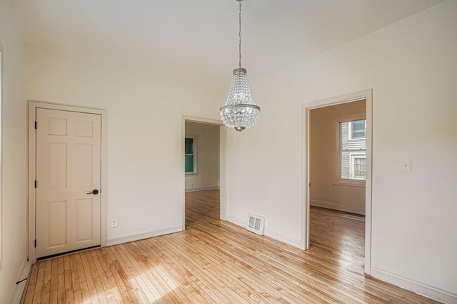 Building Photo - 610 Fairview Ave N