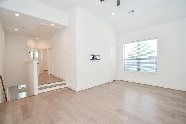 Building Photo - 4112 Marina St