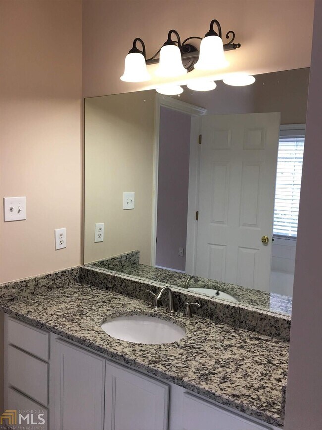 Building Photo - 111 Clarin Way