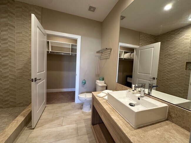 Building Photo - 7534 Brooklyn Dr