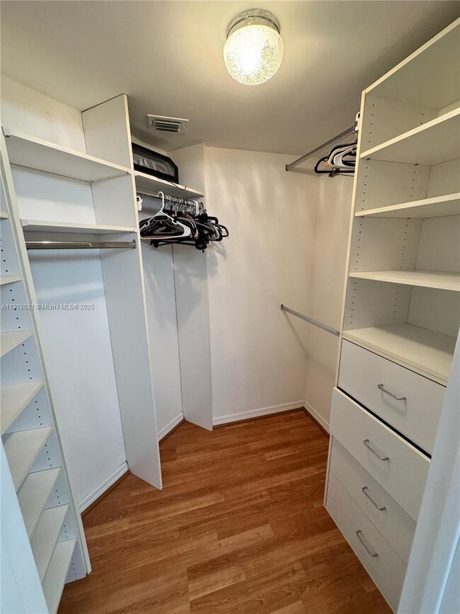 Building Photo - 3530 Mystic Pointe Dr