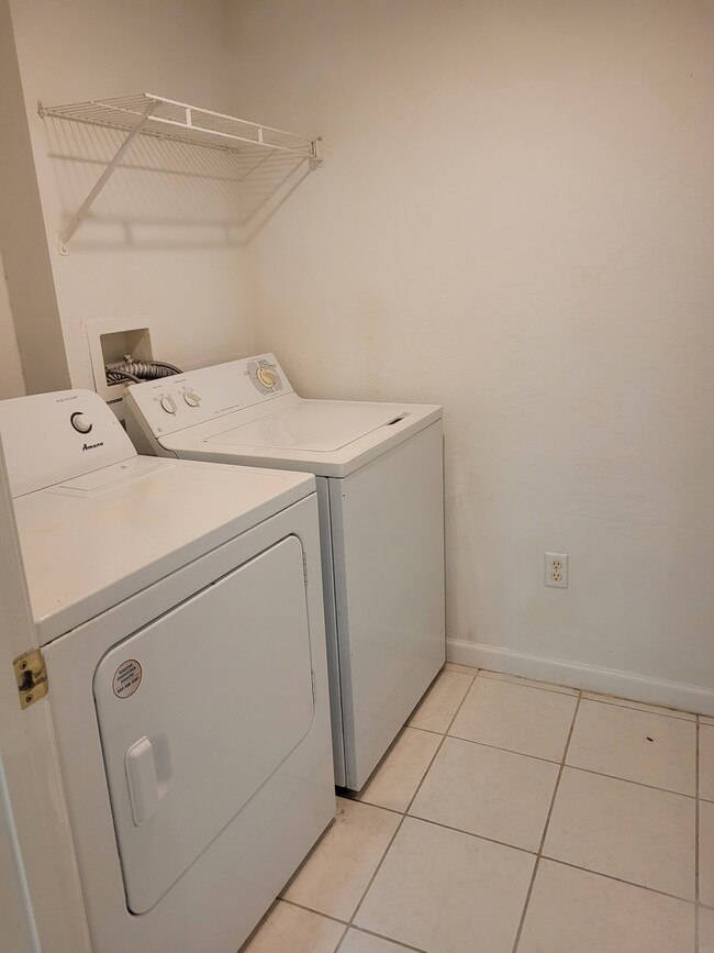 Laundry room - 802 Crest Pines Dr