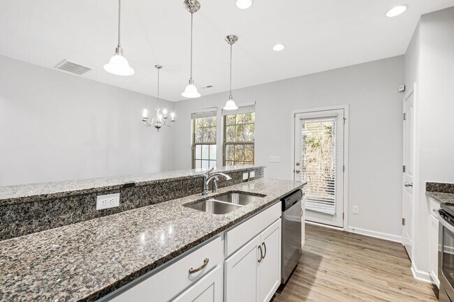 Building Photo - Brightleaf at the Park Townhome!