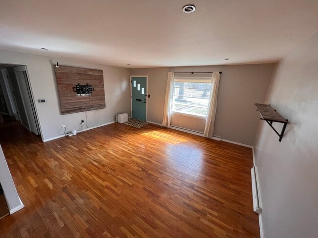 Building Photo - 1051 Curdes Ave