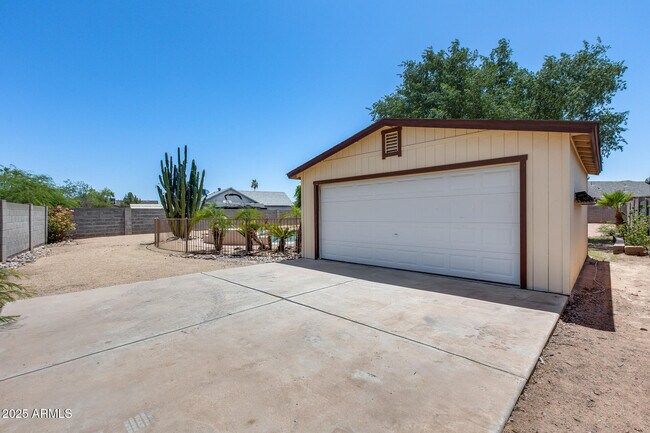 Building Photo - 12512 N 85th Ln