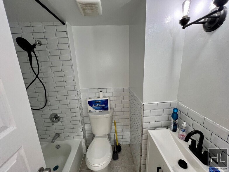 Building Photo - 2BR 2BA Sunny Bedstuy Duplex w/ Backyard By Herbert Von King Park