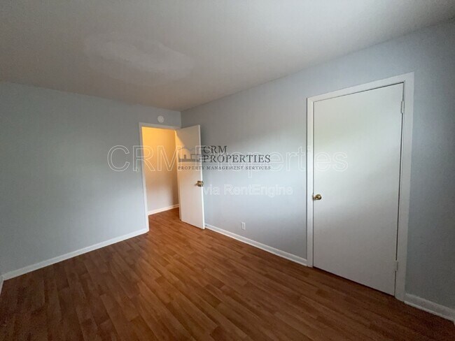 Building Photo - 1931 S Gala Dr
