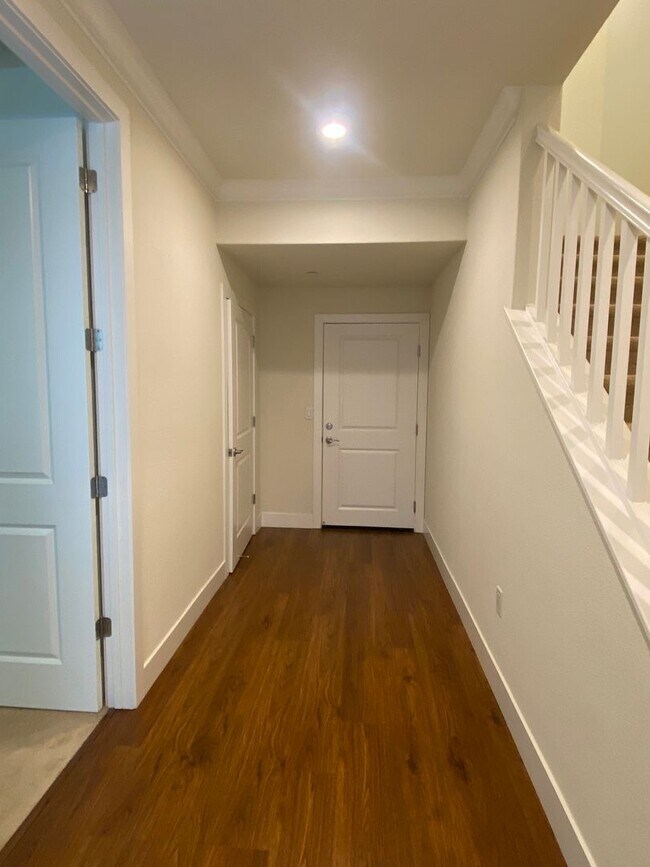 Building Photo - ALMOST NEW, SUPER CLEAN 2 BED, 2.5 BATHS, WOOD FLOORS, STAINLESS STEEL APPLIANCES, CLUBHOUSE WITH...