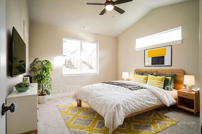 Building Photo - 2659 NE Justus Ave