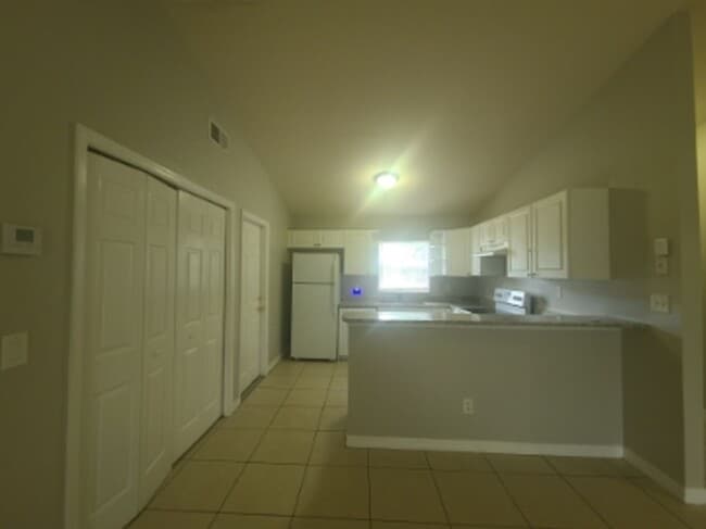 Building Photo - 4610 Douglas Ln