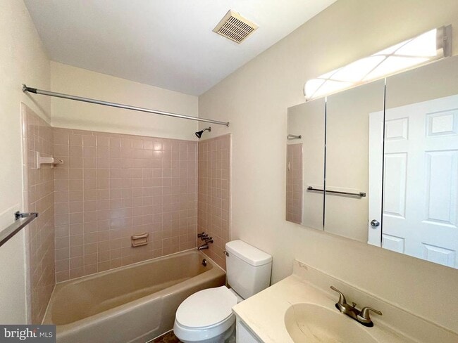 Building Photo - 40865 Spring House Ln
