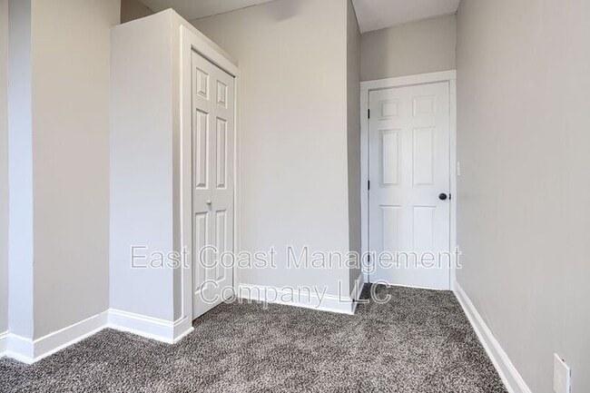 Building Photo - 319 S Mount St