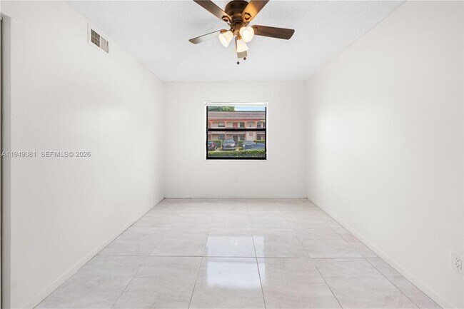 Building Photo - 20905 NE 8th Ct