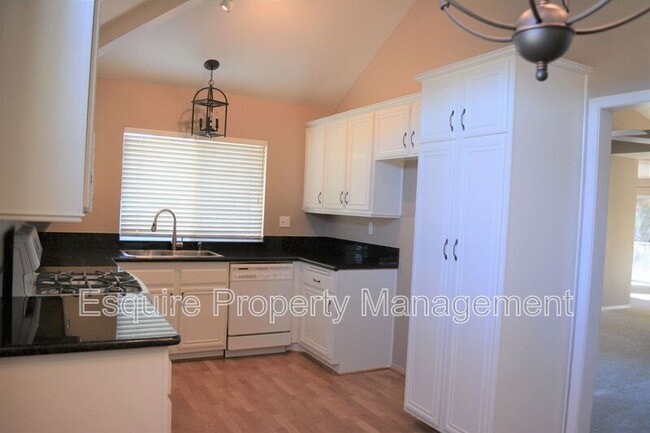 Building Photo - 468 Shelburne Ln