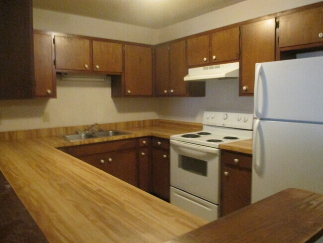 Building Photo - 1554 College Way