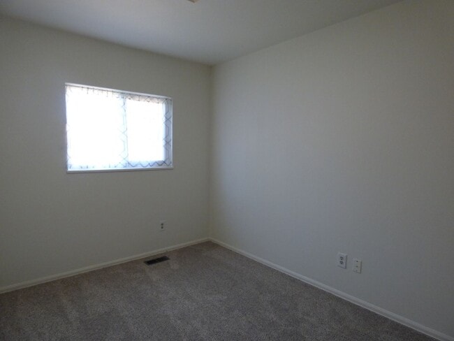 Building Photo - Tri-Level Home in North Longmont