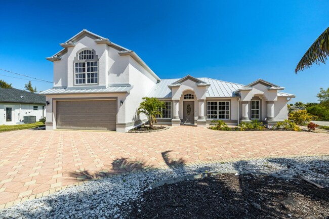 Building Photo - 2211 Surfside Blvd