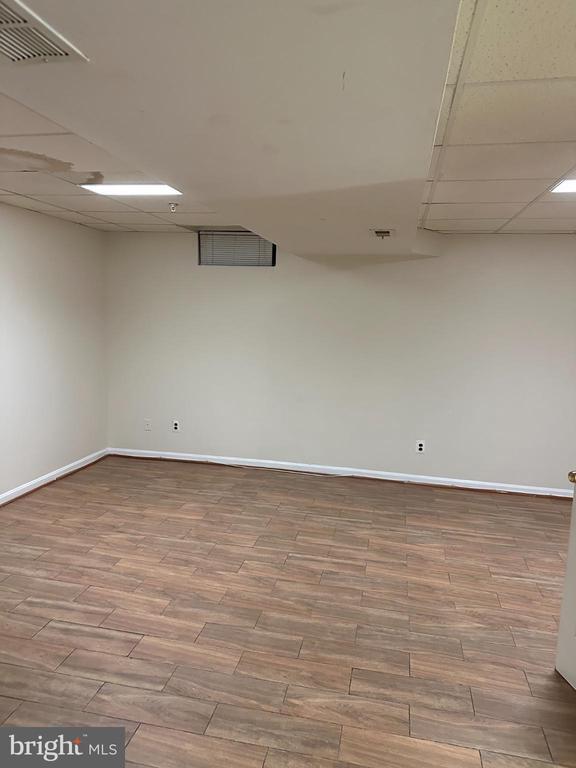 Building Photo - 11130 Hollowbrook Rd