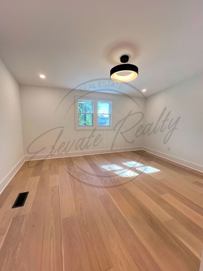 Building Photo - Modern Elegance in the Heart of Nashville ...