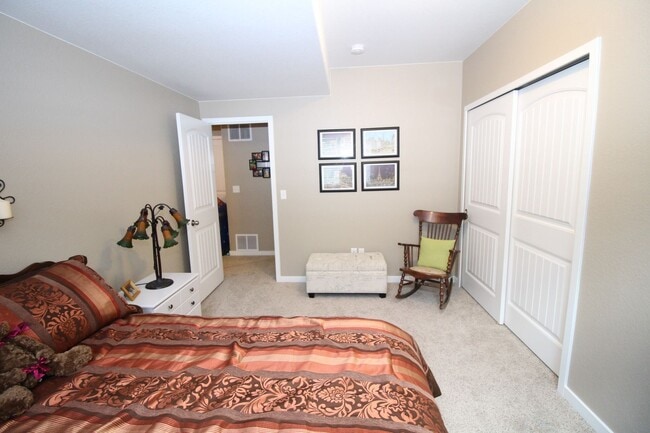Building Photo - Amazing 4bdrm home in Forest Lakes