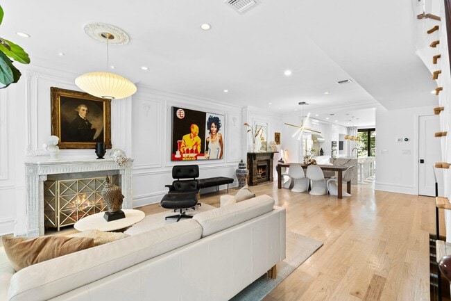 Building Photo - 634 Garden St