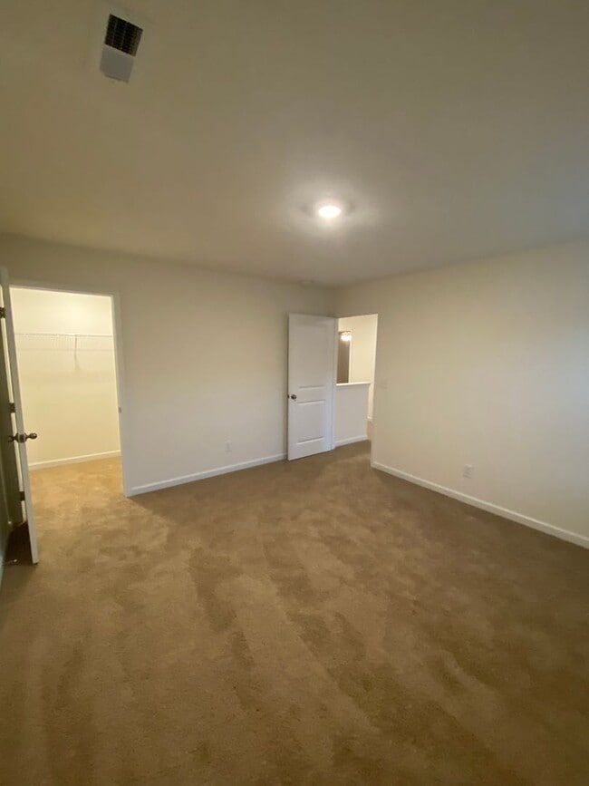 Building Photo - Gorgeous South Knoxville house!!!!!