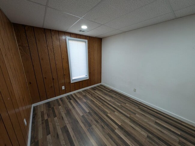 Building Photo - 1007 Douglas St