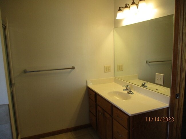 Building Photo - Half off Move In Month Rent!