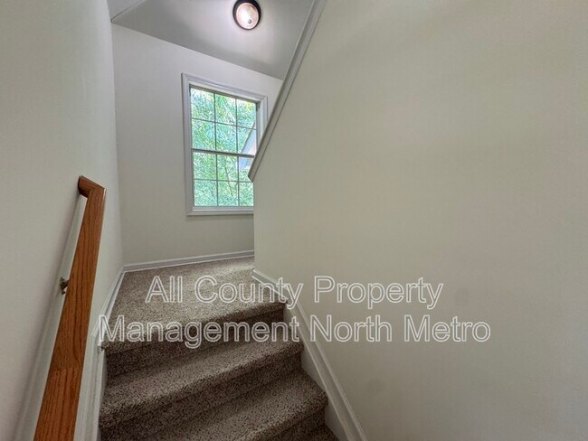 Building Photo - 3900 Riverlook Pkwy SE