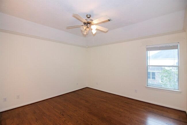 Building Photo - 2218 Longspur Ln