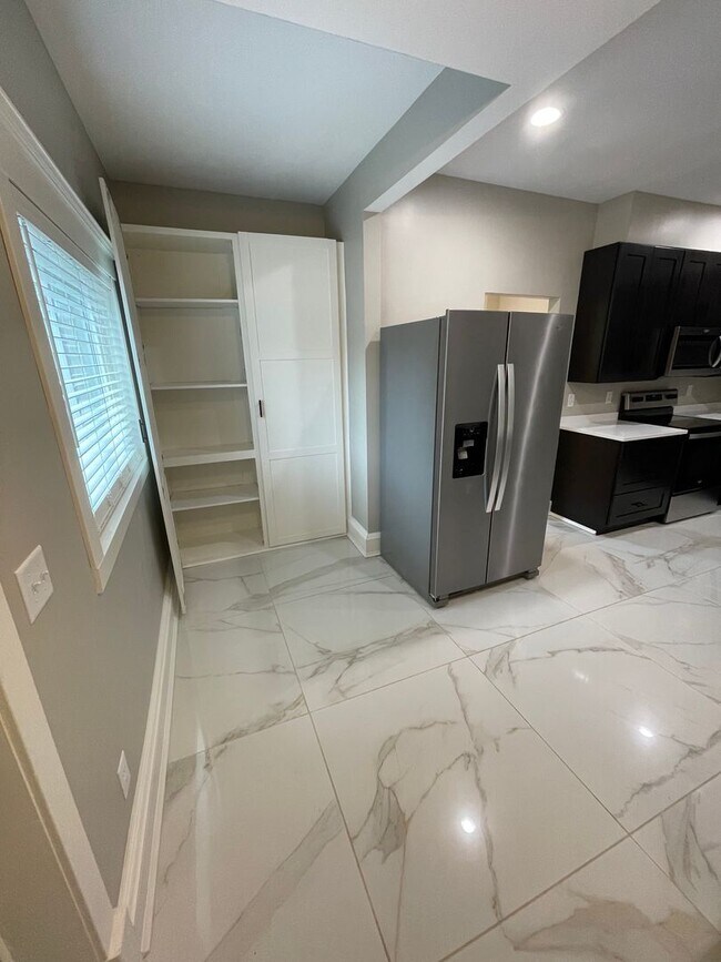 Building Photo - AVAILABLE Immediately!- 3 Bed 2 Bath Single family home!