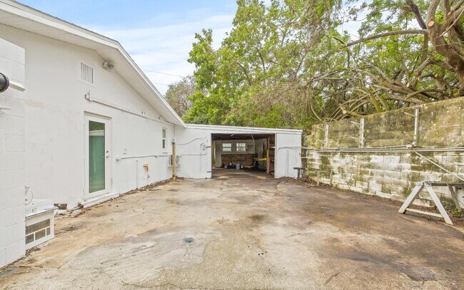 Building Photo - Home For Rent in Clearwater Manor!
