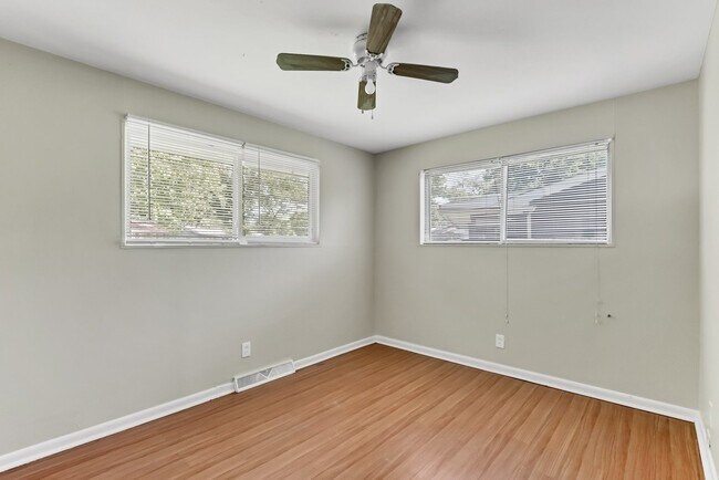 Building Photo - 2440 Castle Dr