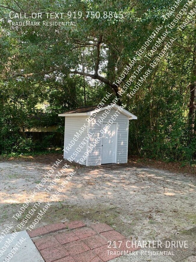 Building Photo - 217 Charter Dr