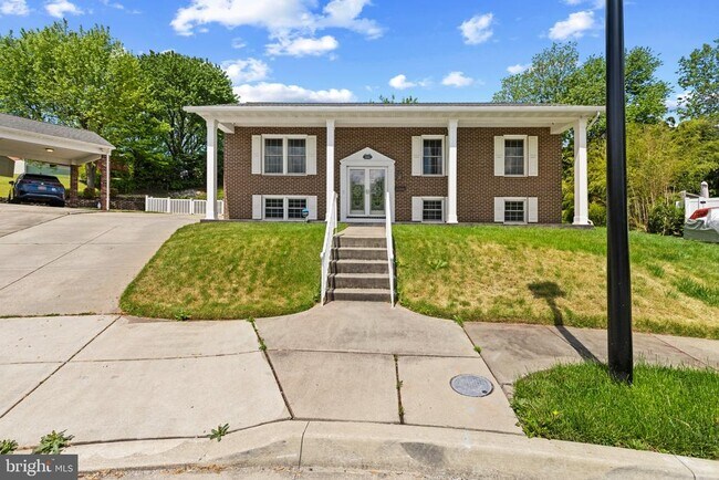 Building Photo - 8006 Woodhaven Ct