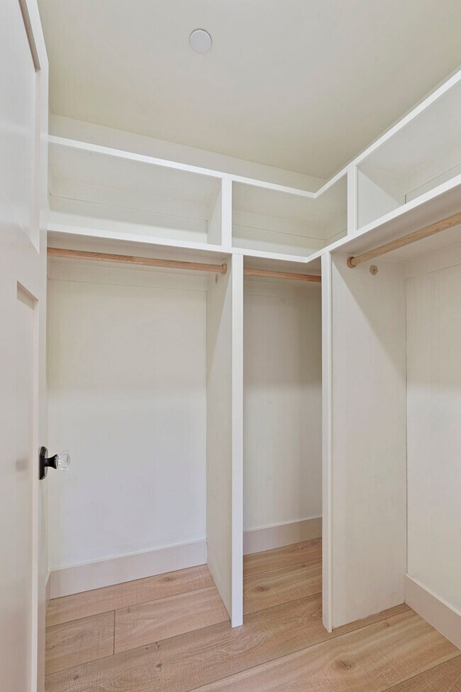 Building Photo - Beautifully Built 2/1 in North Oak Park Close to UC Davis + McGeorge Law School!