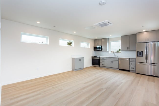 Building Photo - 4621 Idaho St