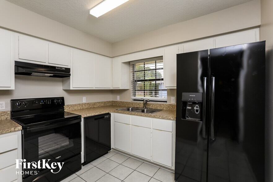 Building Photo - 36828 Sundance Dr