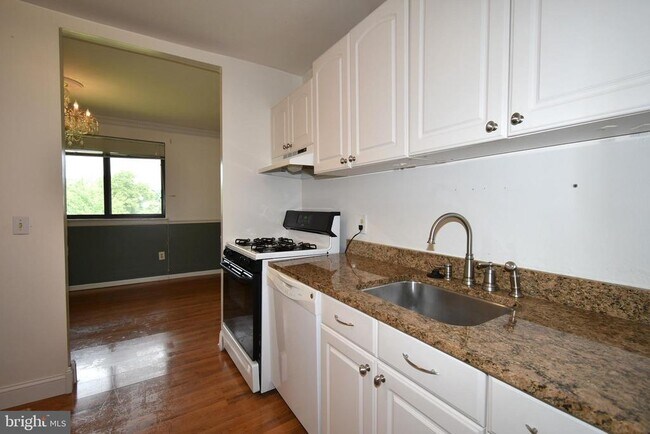 Building Photo - 6017 Majors Ln